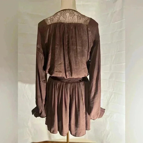 Mustard Seed Elegant Brown Dress with Lace Detail - Picture 6 of 7